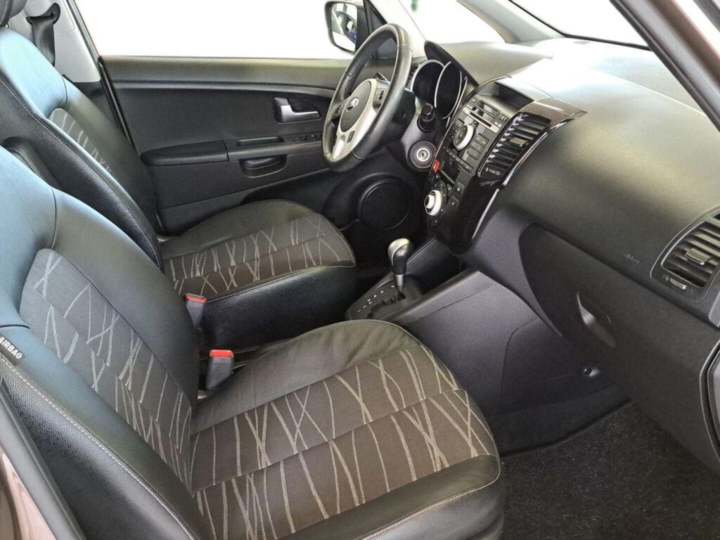 Kia Venga 2013 Ruskea (beige)