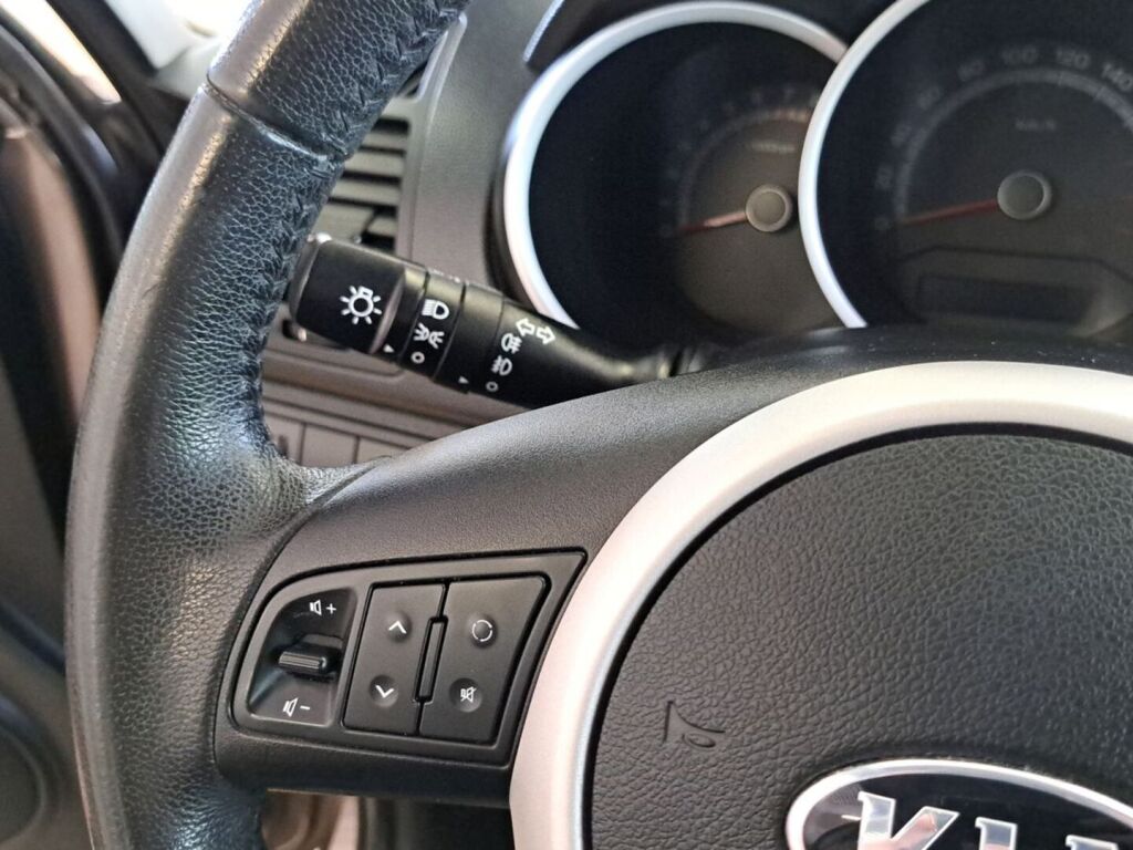 Kia Venga 2013 Ruskea (beige)