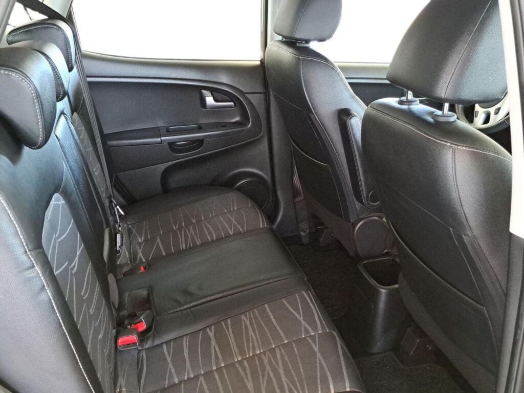 Kia Venga 2013 Ruskea (beige)