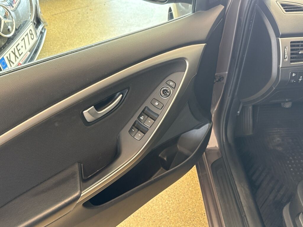 Hyundai i30 Wagon 2014 Ruskea (beige)