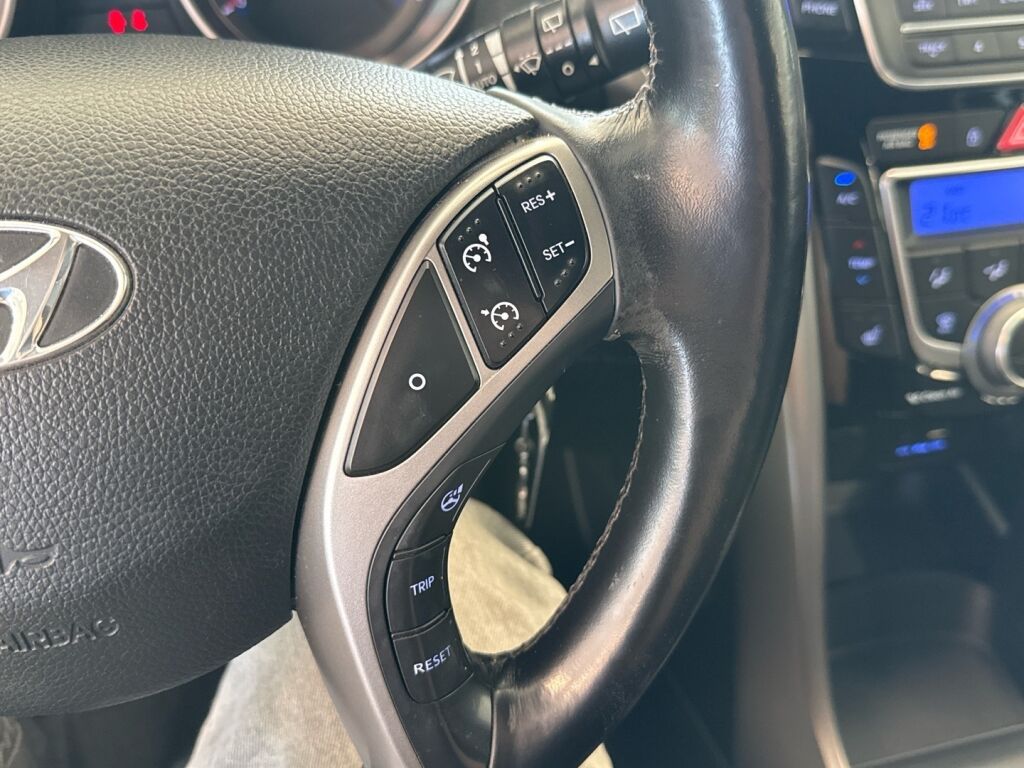 Hyundai i30 Wagon 2014 Ruskea (beige)