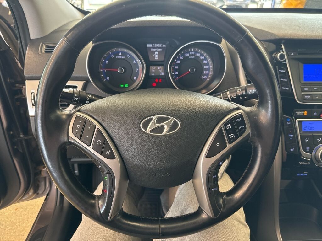 Hyundai i30 Wagon 2014 Ruskea (beige)