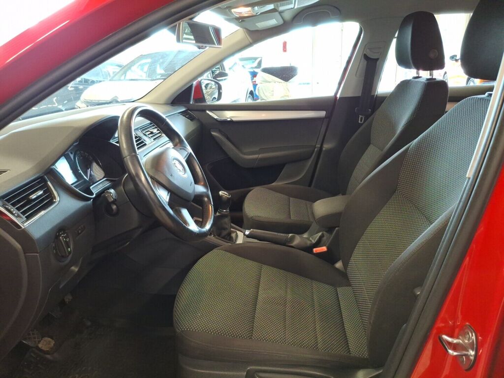 Skoda Octavia 2013 Punainen