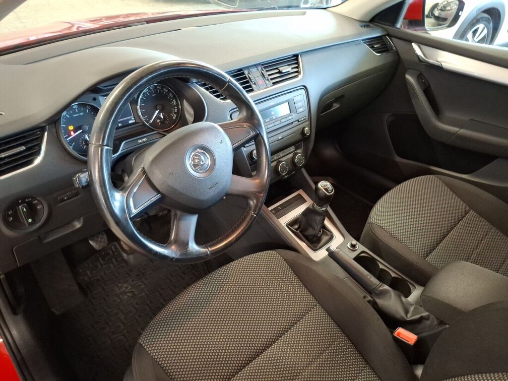 Skoda Octavia 2013 Punainen