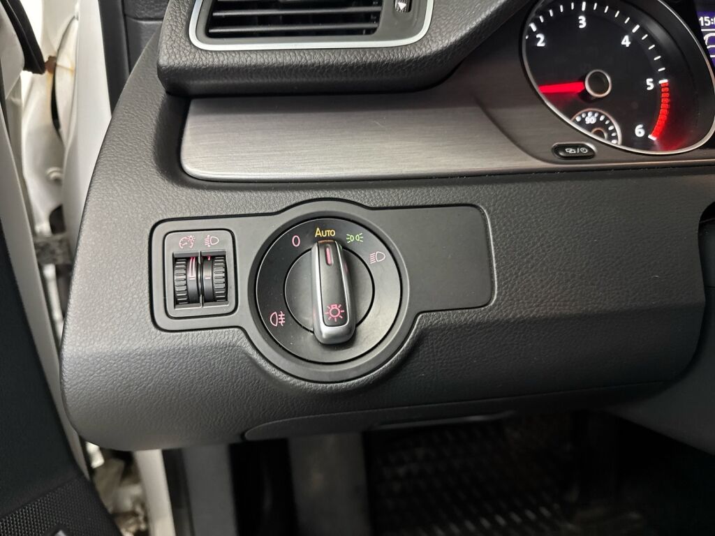 Volkswagen Passat 2013 Valkoinen