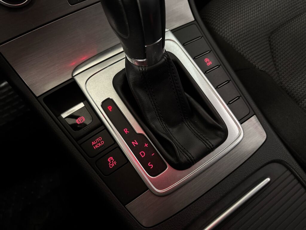 Volkswagen Passat 2013 Valkoinen