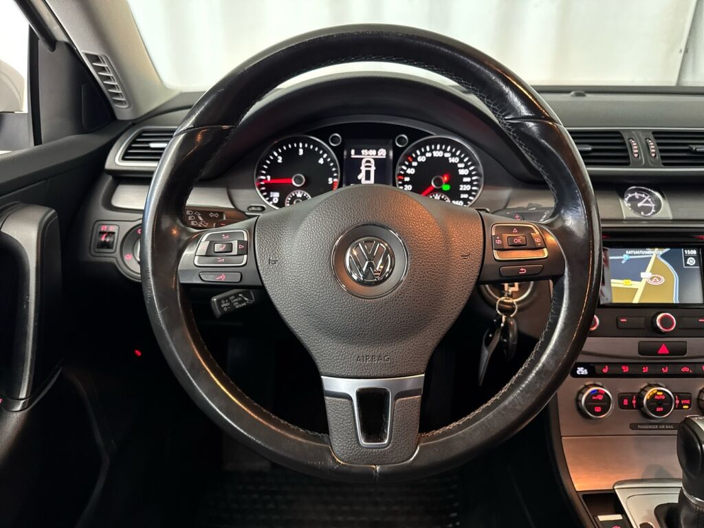Volkswagen Passat 2013 Valkoinen