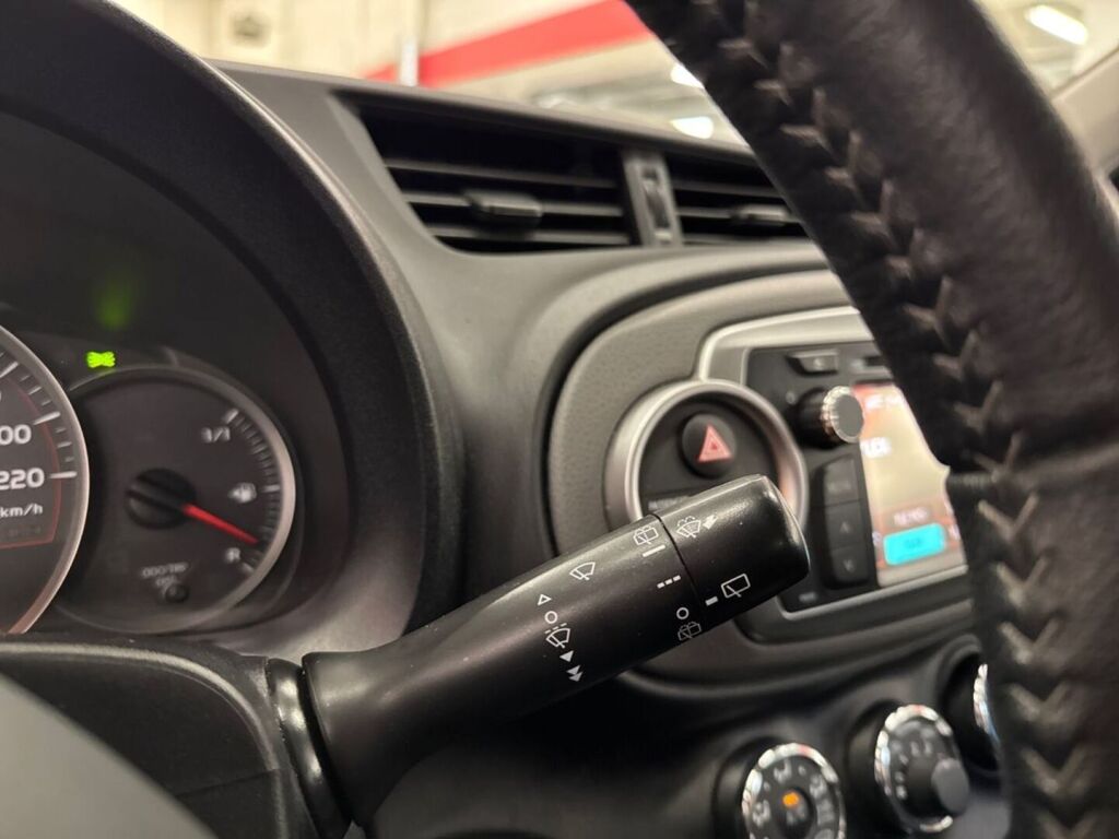 Toyota Yaris 2013 Violetti