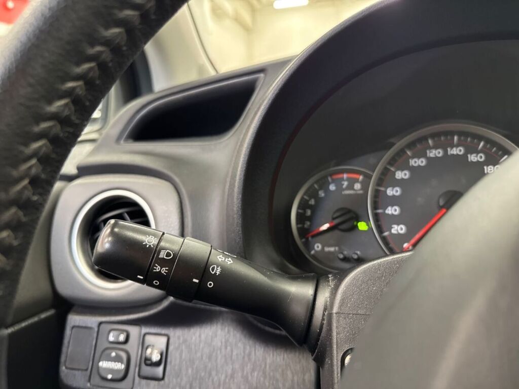 Toyota Yaris 2013 Violetti