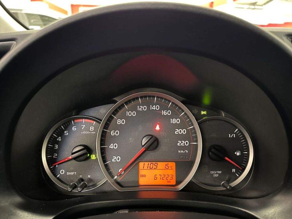 Toyota Yaris 2013 Violetti