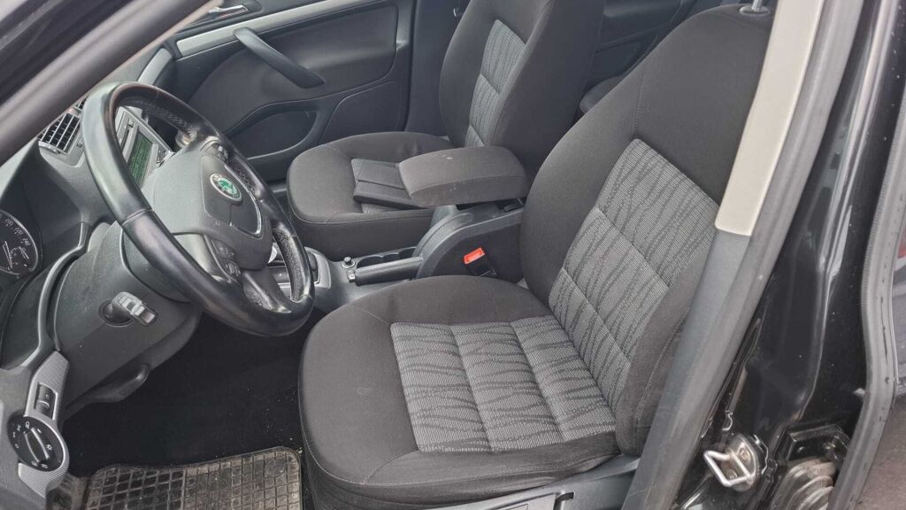 Skoda Octavia 2013 Musta