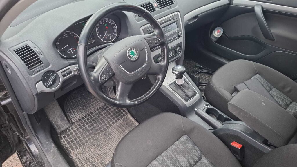 Skoda Octavia 2013 Musta