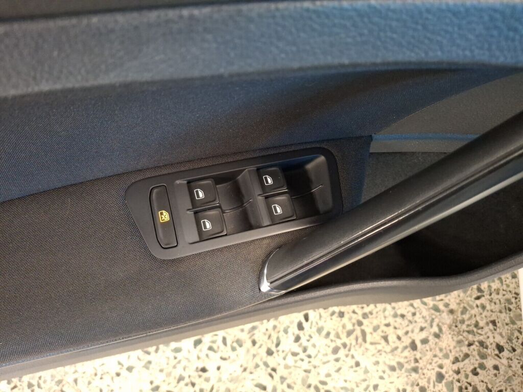 Volkswagen Golf 2013 Valkoinen