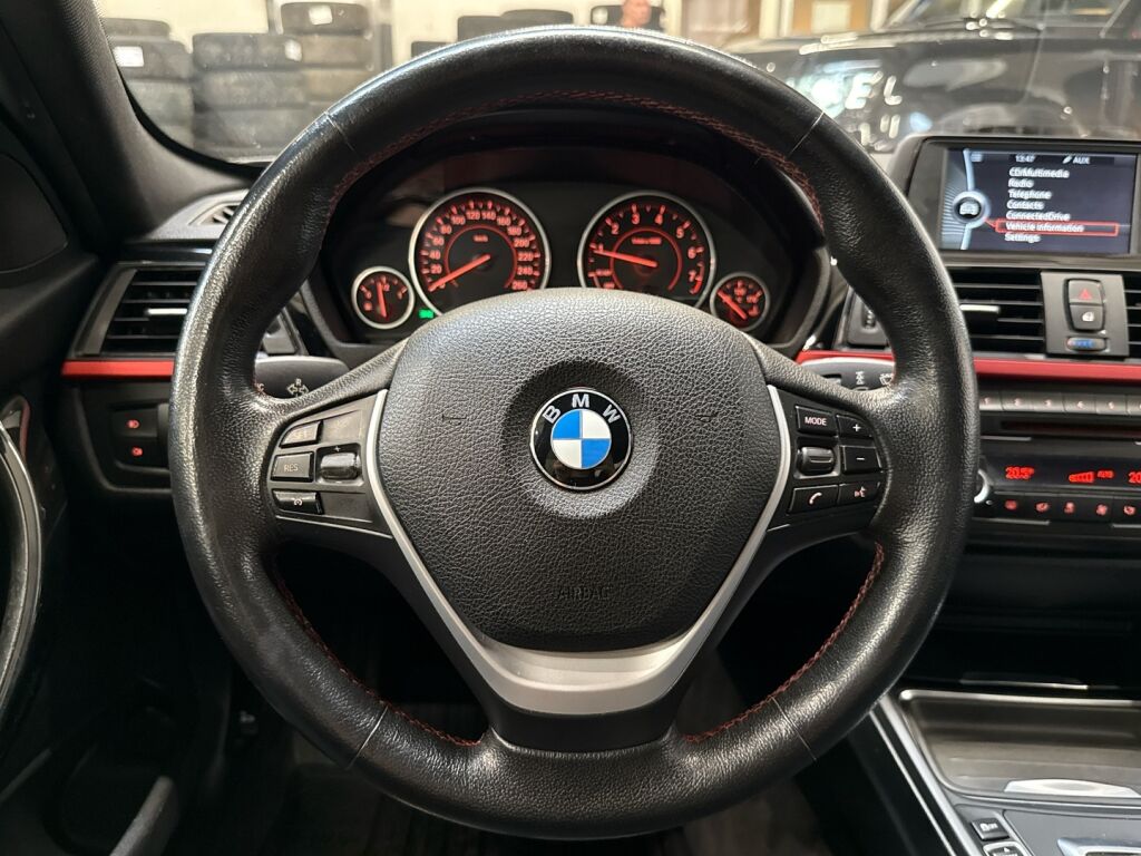 BMW 320 2013 Musta