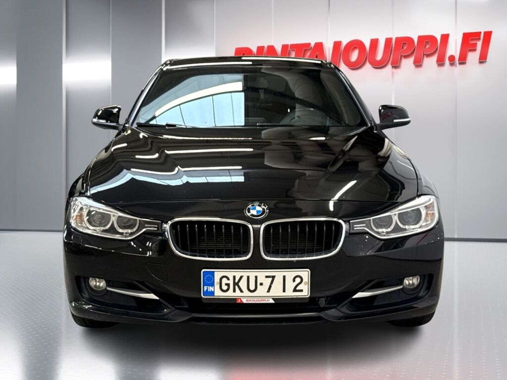 BMW 320 2013 Musta