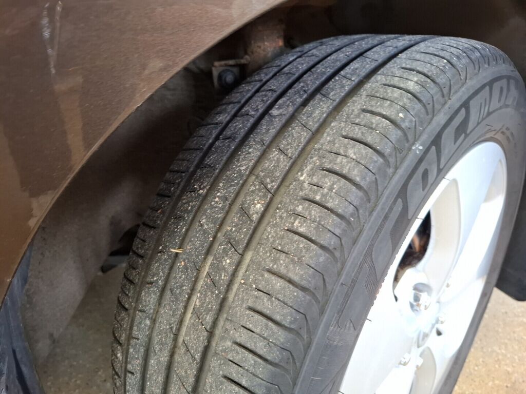 Kia Carens 2014 Ruskea (beige)