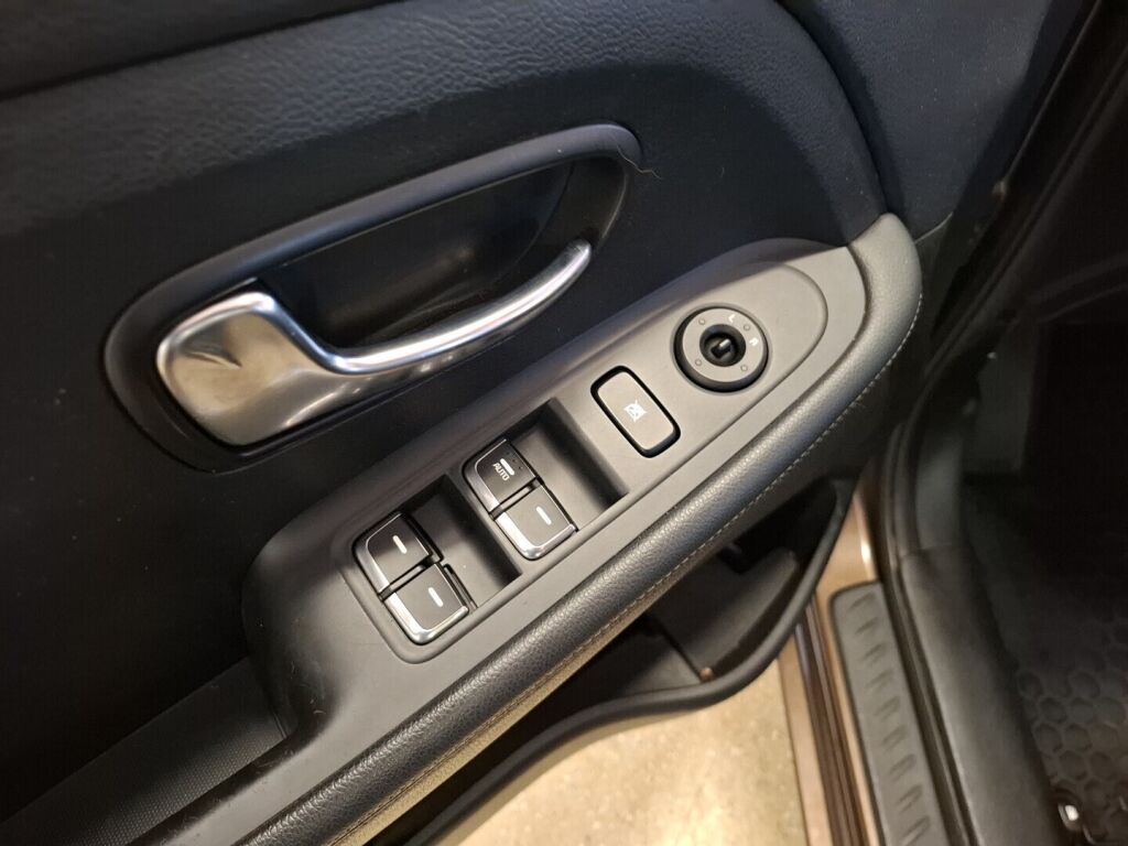 Kia Carens 2014 Ruskea (beige)