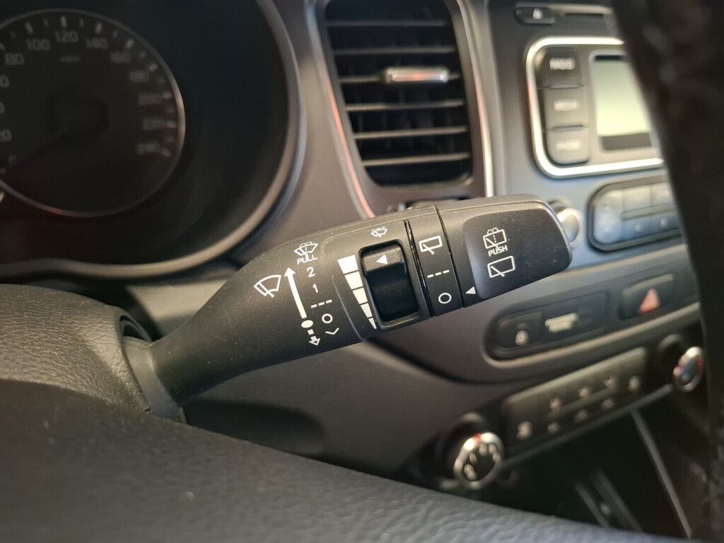 Kia Carens 2014 Ruskea (beige)