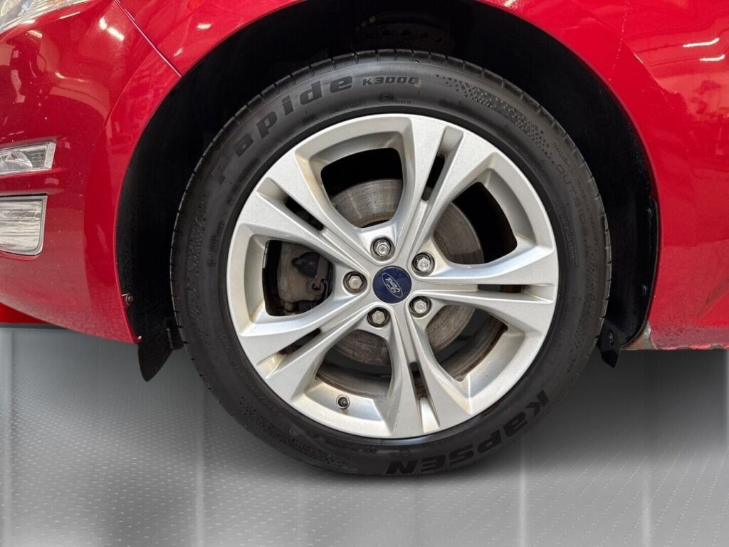 Ford Mondeo 2013 Punainen