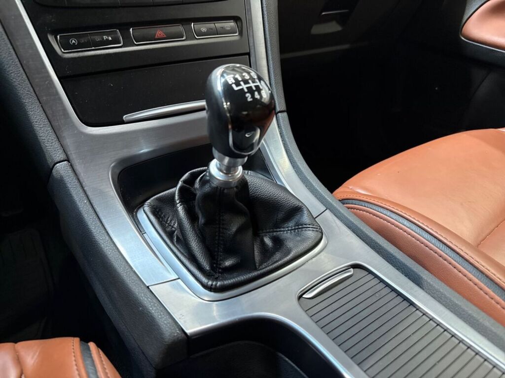 Ford Mondeo 2013 Punainen