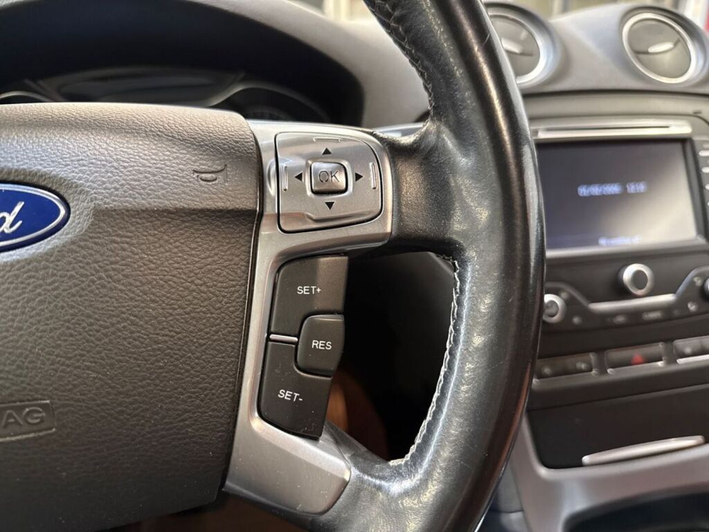 Ford Mondeo 2013 Punainen