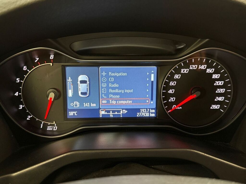 Ford Mondeo 2013 Punainen