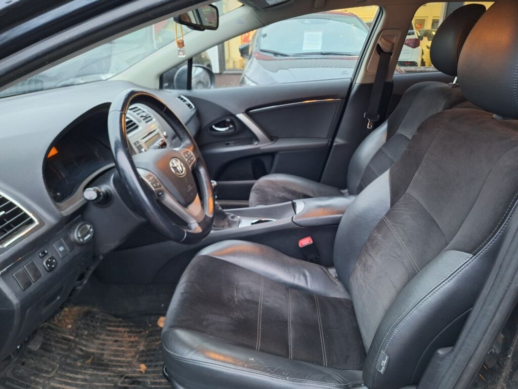 Toyota Avensis 2014 Harmaa