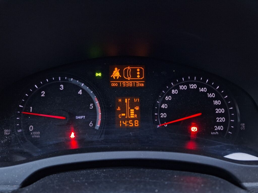 Toyota Avensis 2014 Harmaa