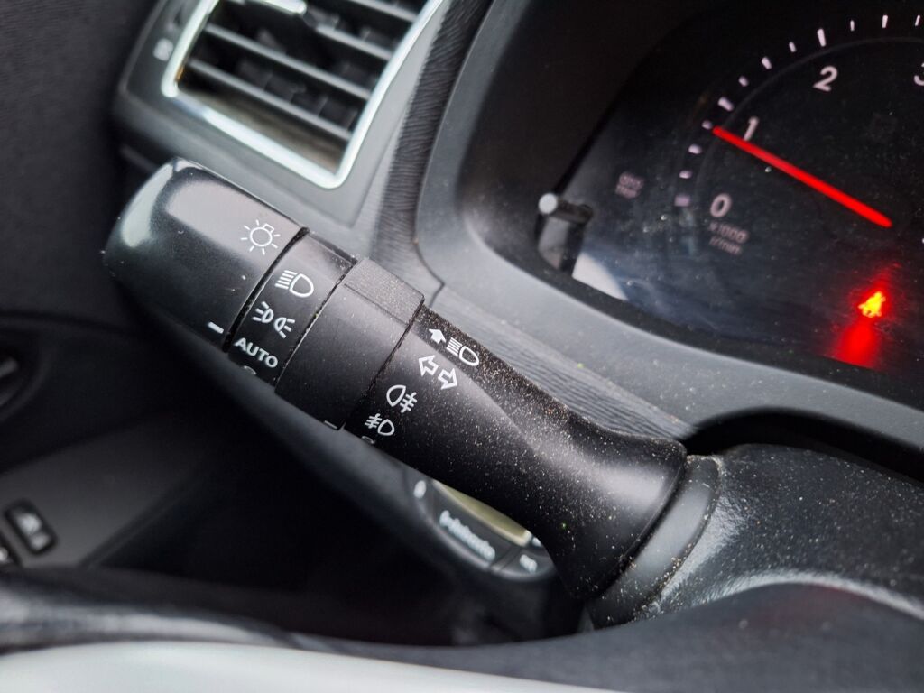 Toyota Avensis 2014 Harmaa