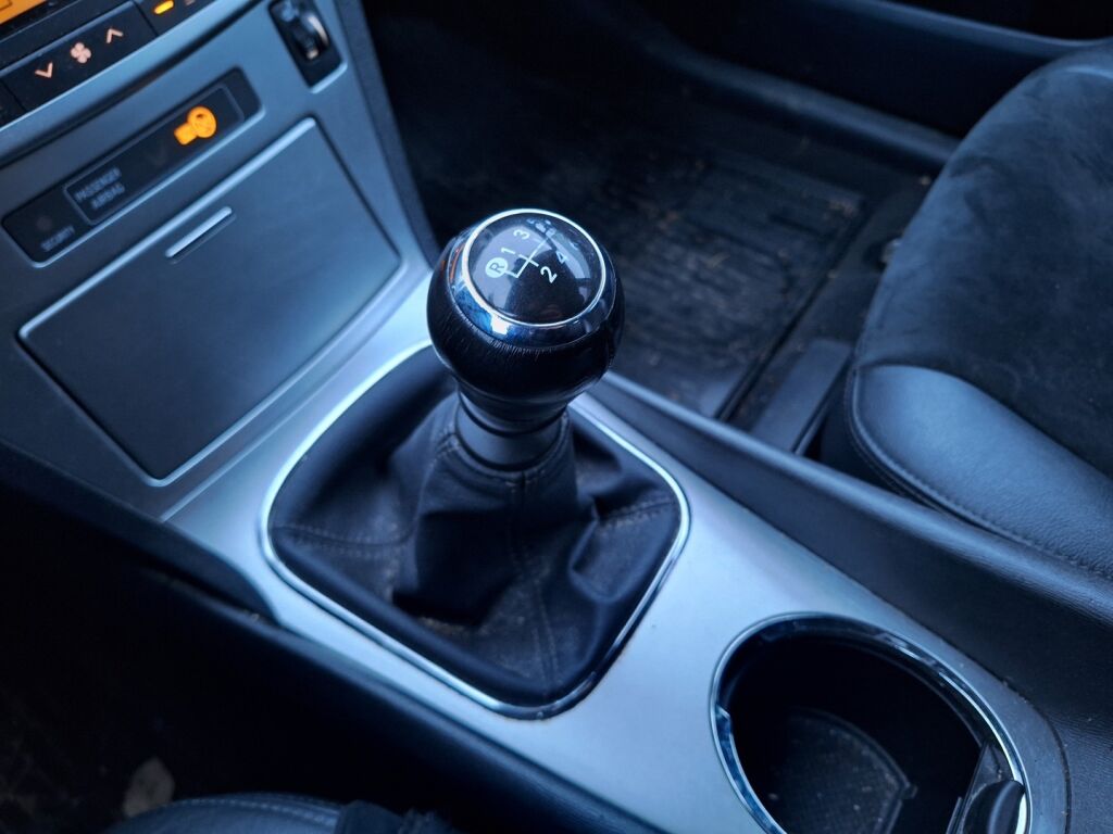 Toyota Avensis 2014 Harmaa