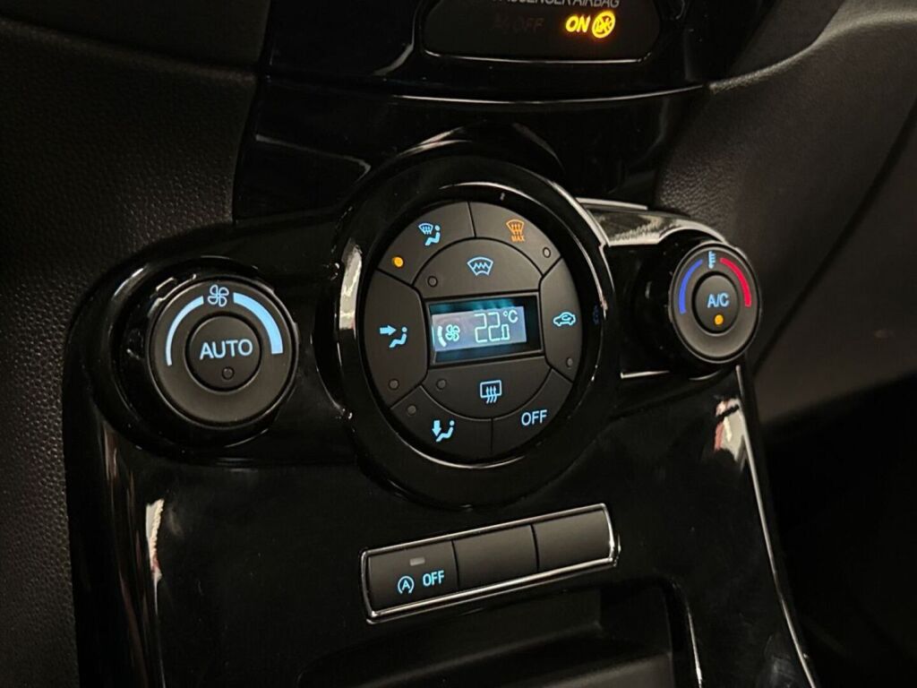 Ford Fiesta 2014 Ruskea (beige)