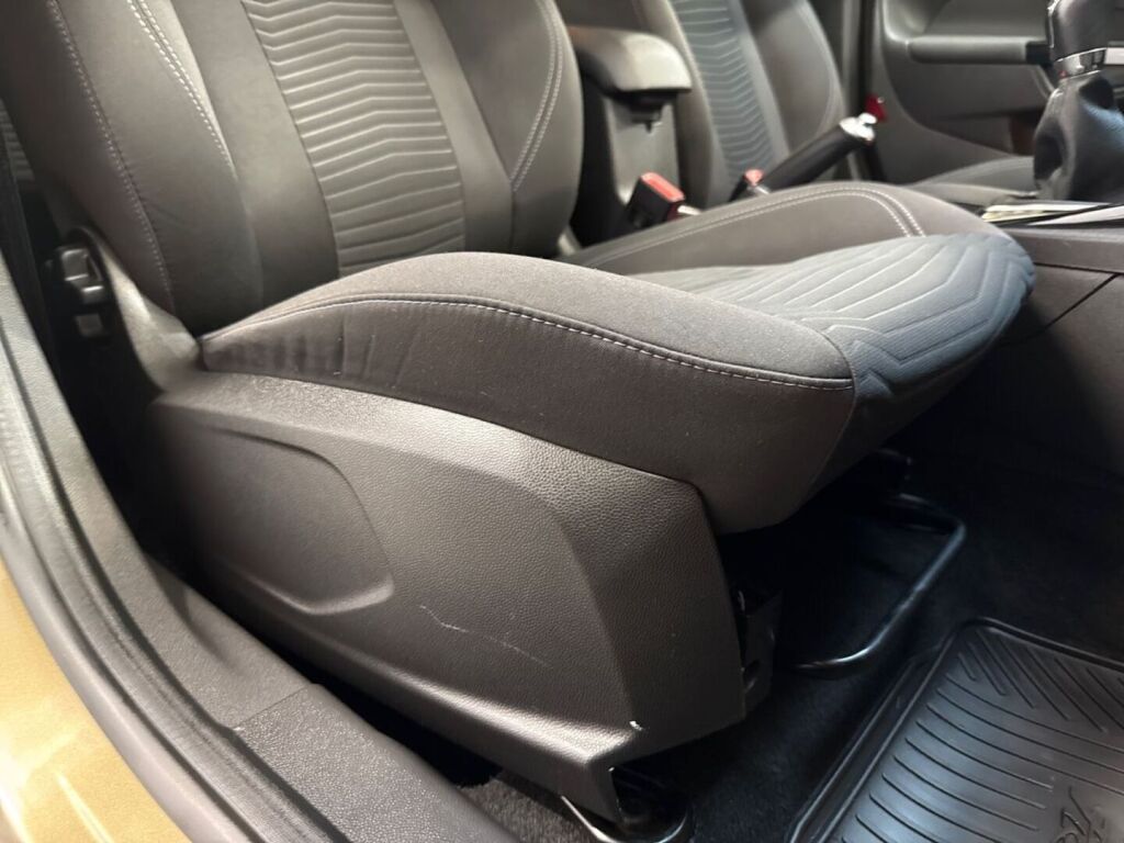 Ford Fiesta 2014 Ruskea (beige)