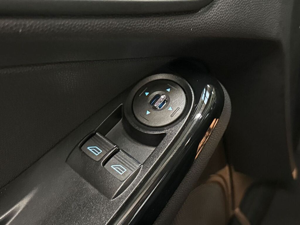 Ford Fiesta 2014 Ruskea (beige)