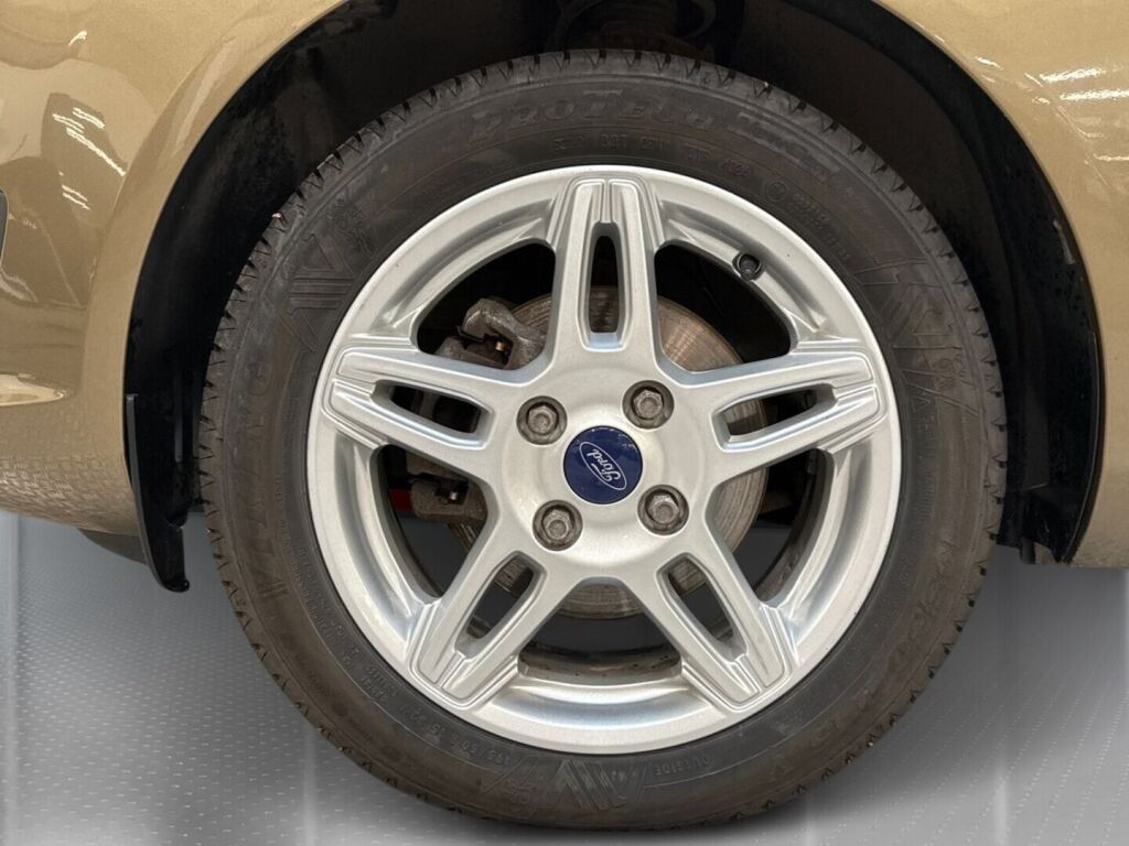 Ford Fiesta 2014 Ruskea (beige)