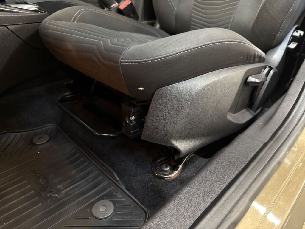 Ford Fiesta 2014 Ruskea (beige)