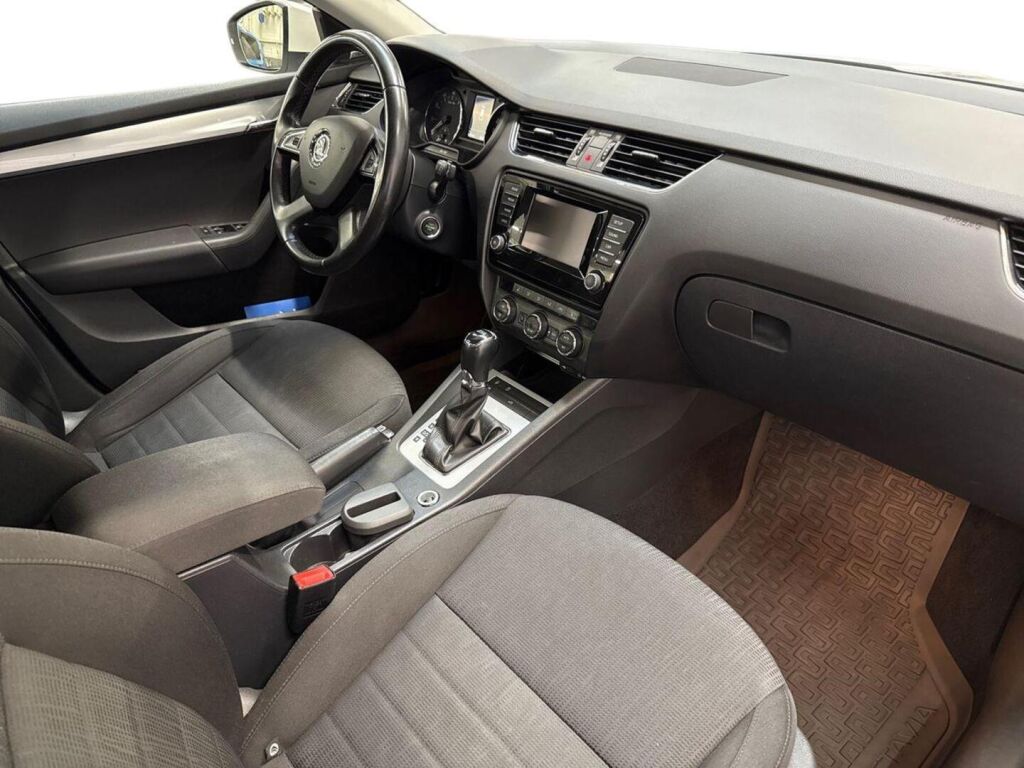 Skoda Octavia 2013 Valkoinen