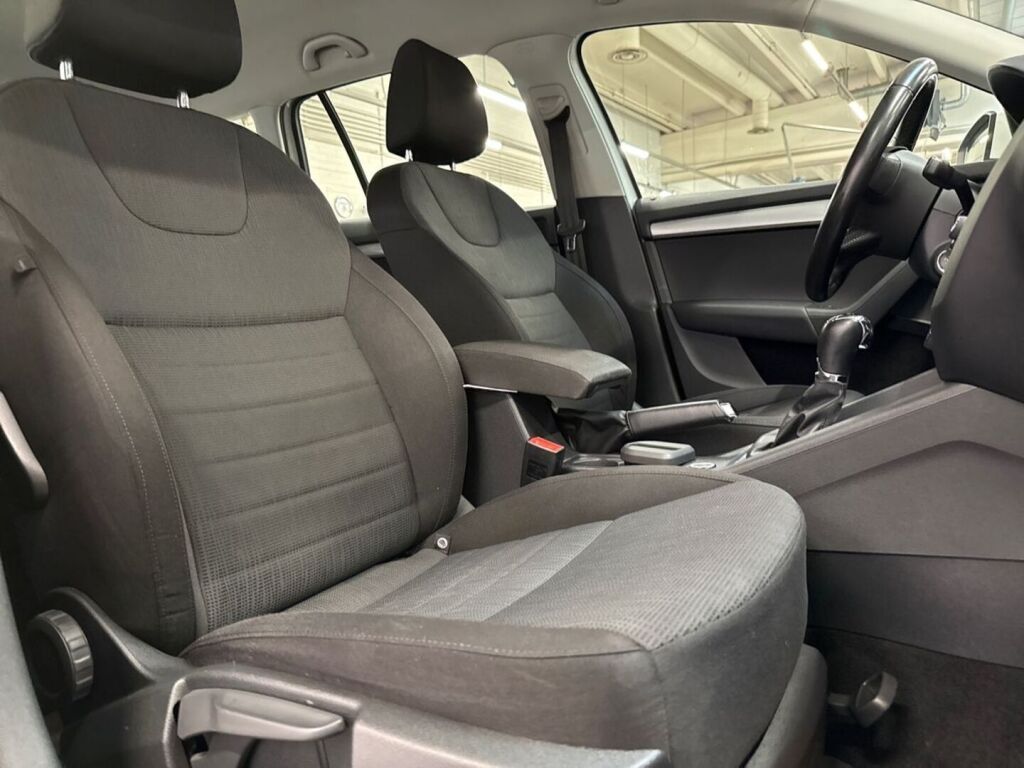 Skoda Octavia 2013 Valkoinen