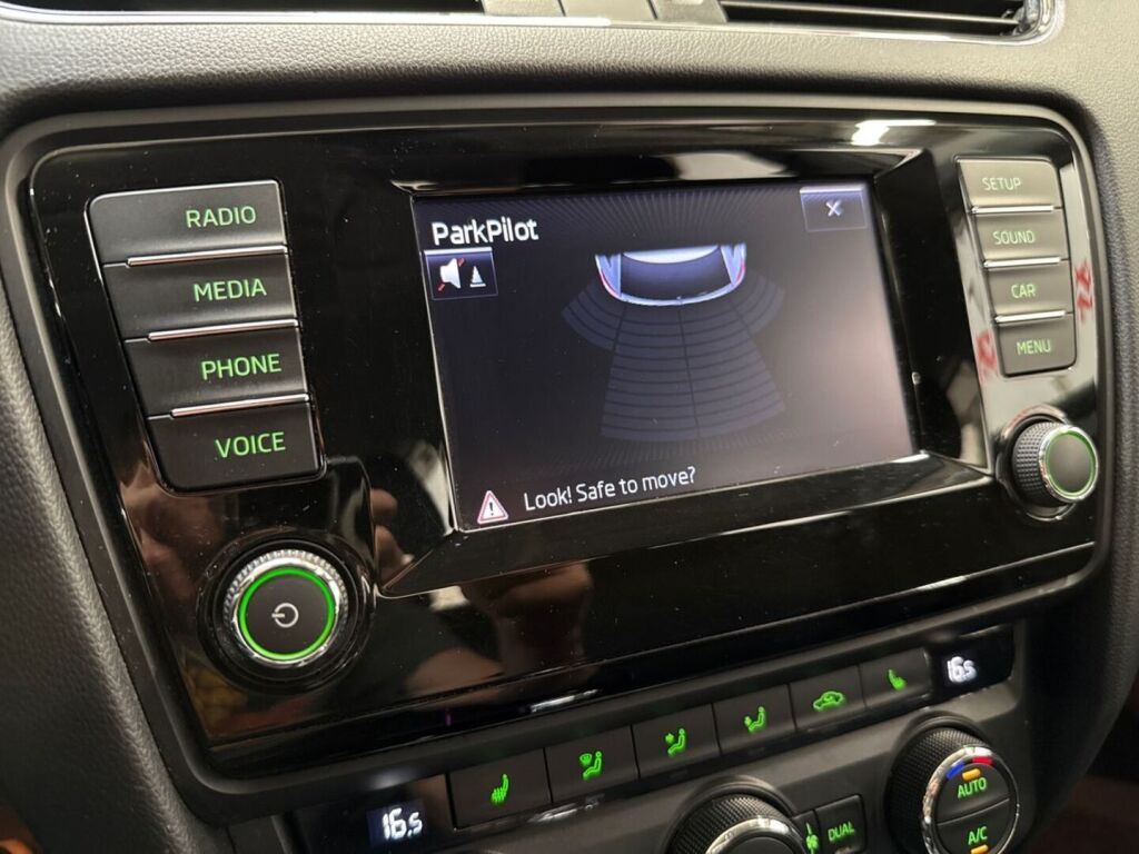 Skoda Octavia 2013 Valkoinen