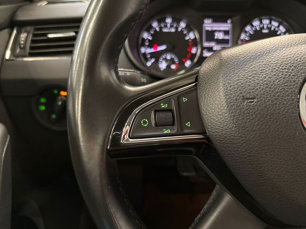 Skoda Octavia 2013 Valkoinen