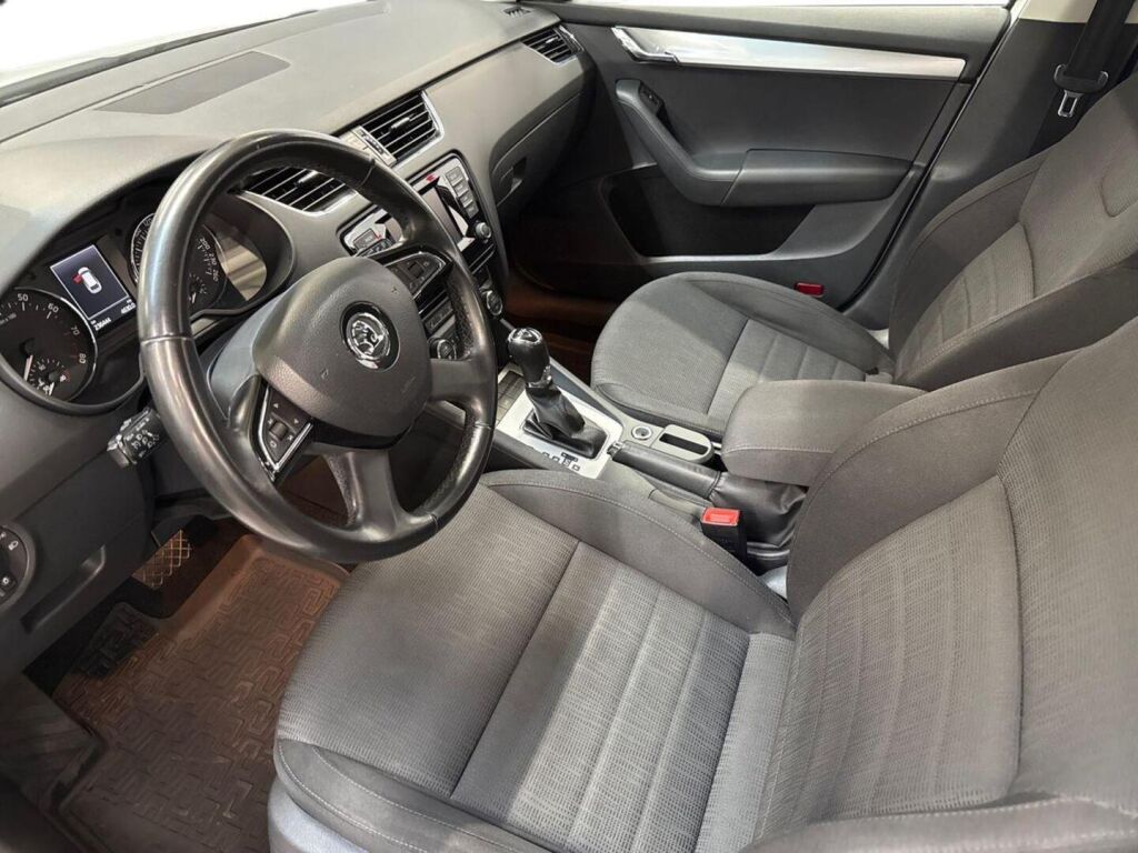 Skoda Octavia 2013 Valkoinen