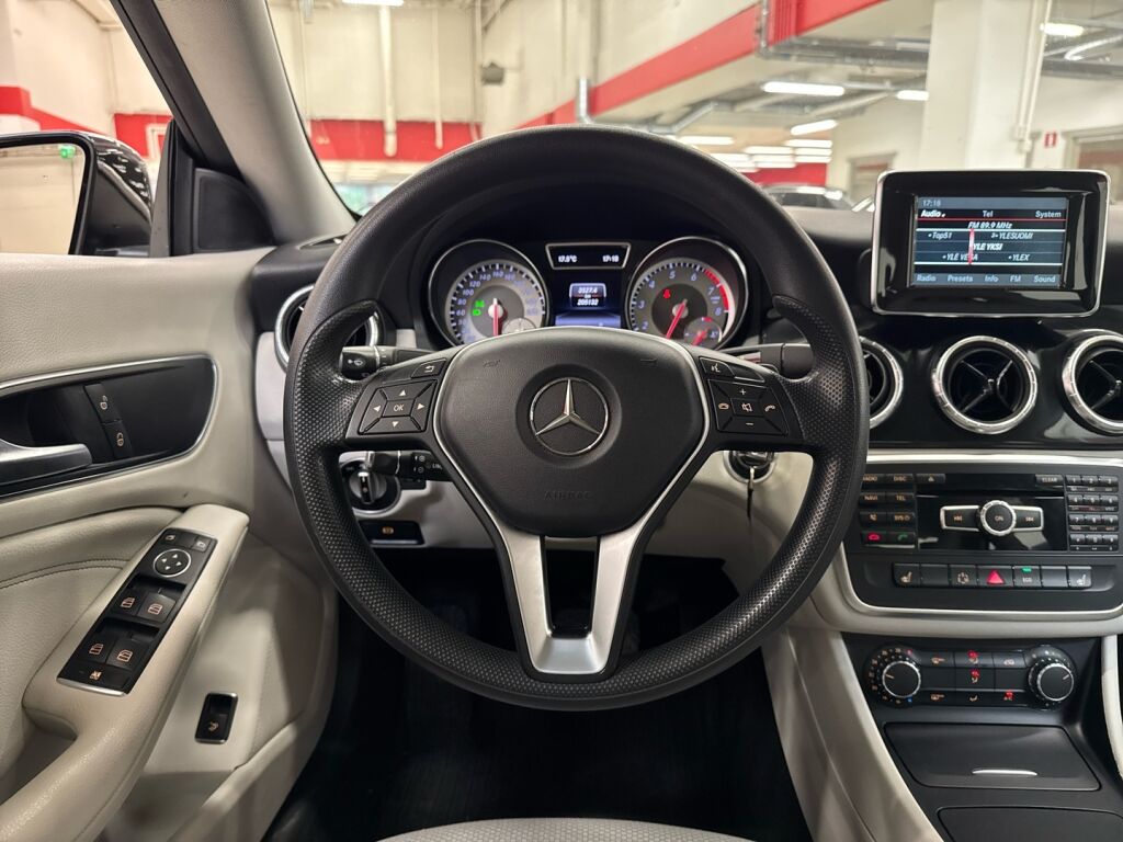 Mercedes-Benz CLA 2014 Musta