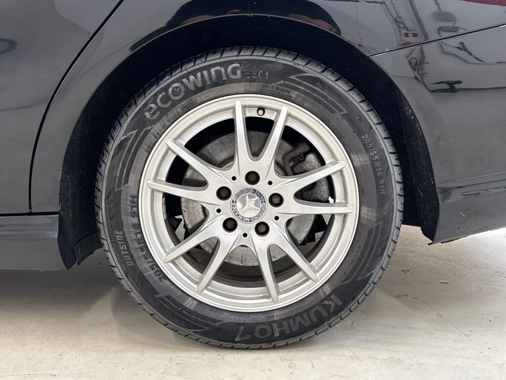 Mercedes-Benz CLA 2014 Musta