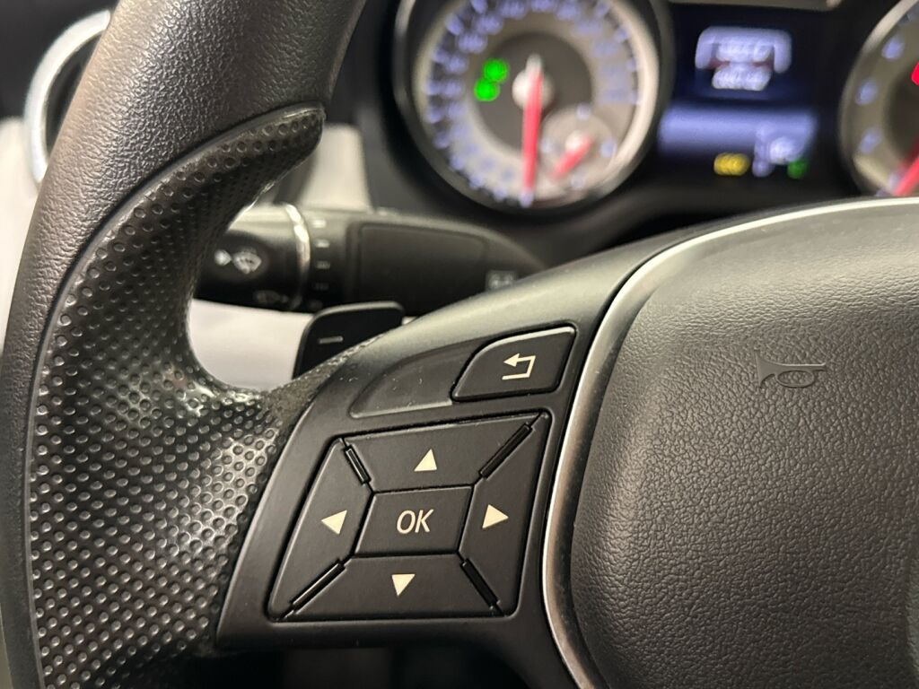 Mercedes-Benz CLA 2014 Musta