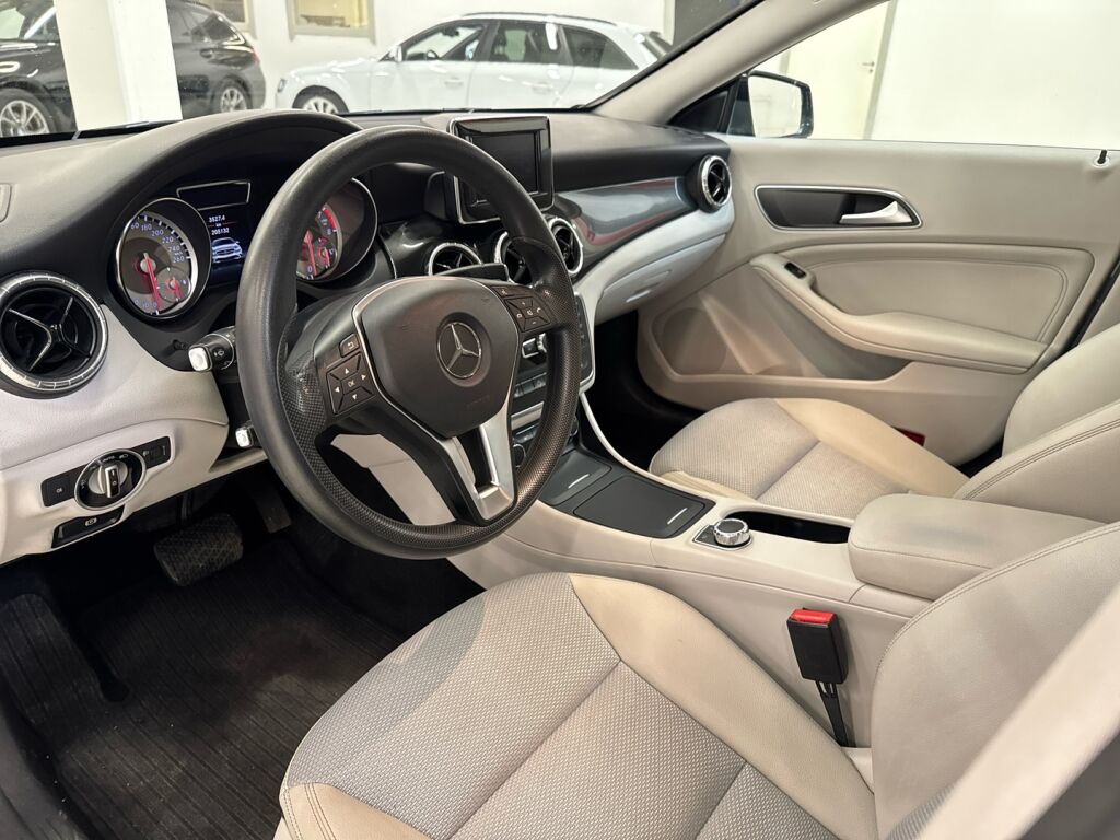 Mercedes-Benz CLA 2014 Musta