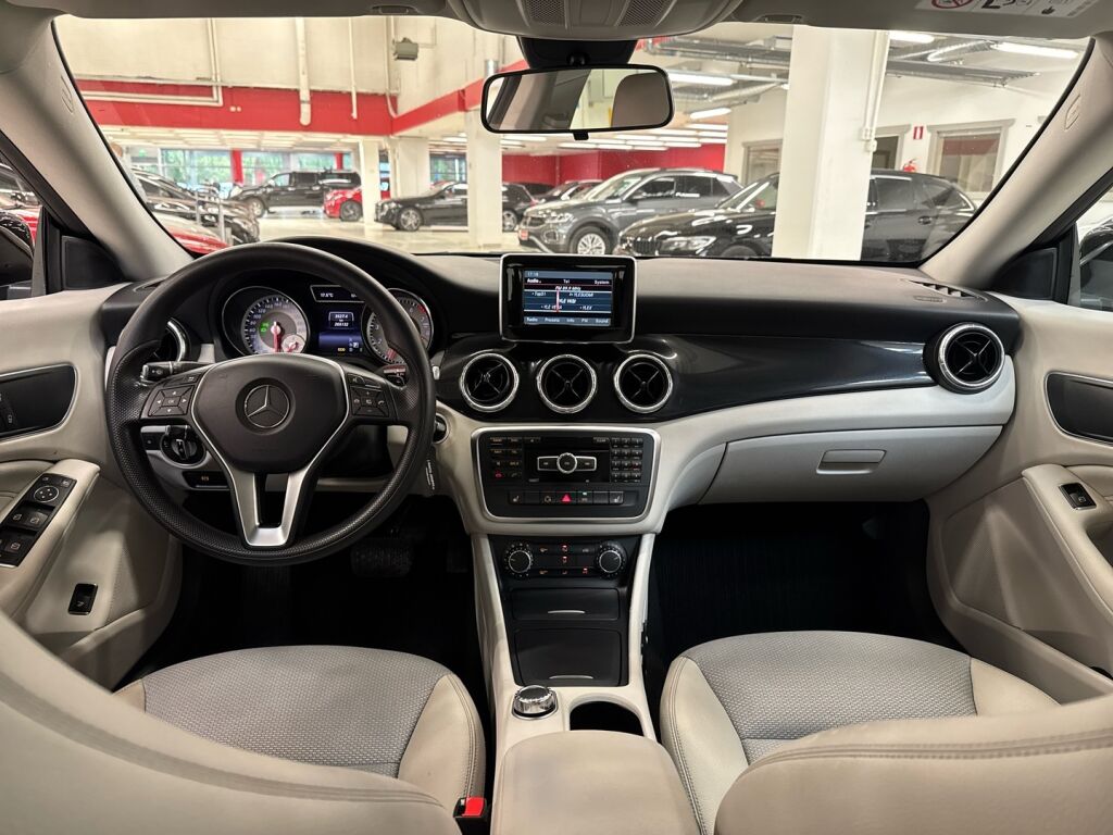 Mercedes-Benz CLA 2014 Musta