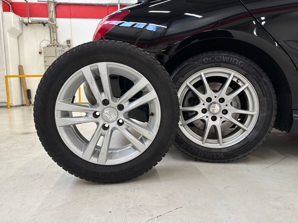 Mercedes-Benz CLA 2014 Musta