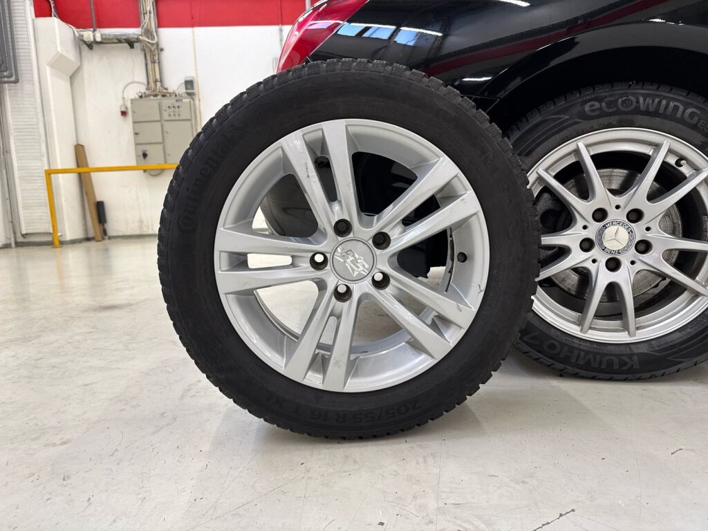 Mercedes-Benz CLA 2014 Musta