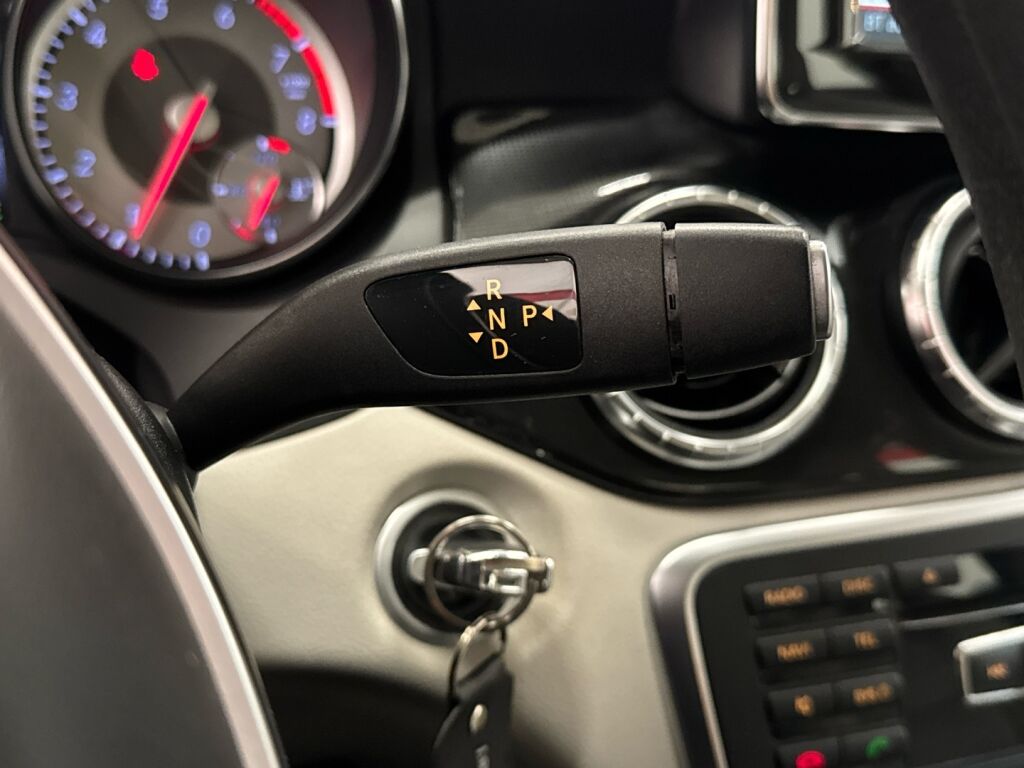 Mercedes-Benz CLA 2014 Musta