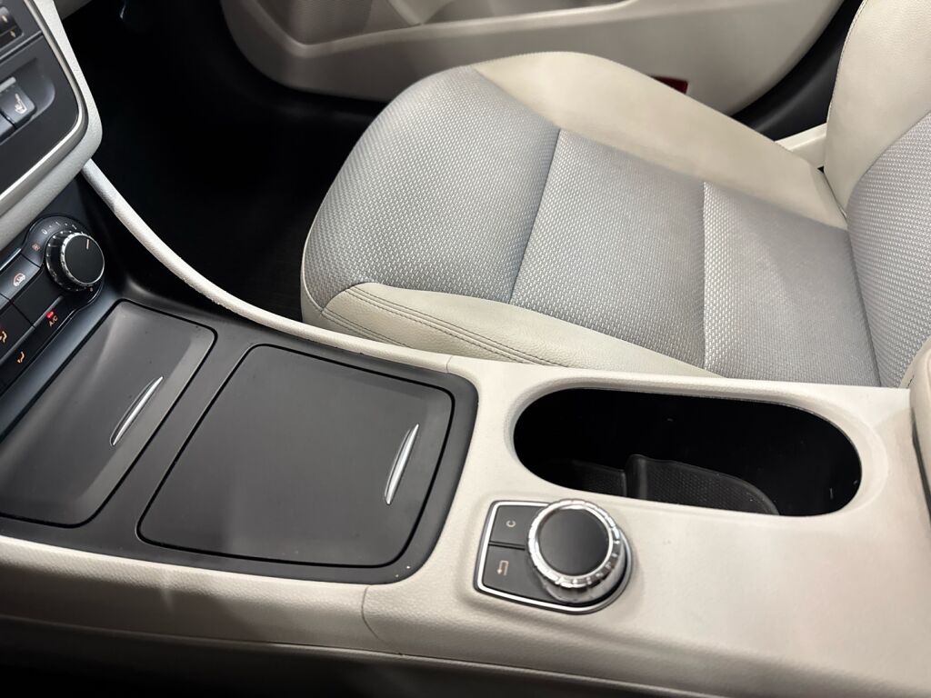 Mercedes-Benz CLA 2014 Musta