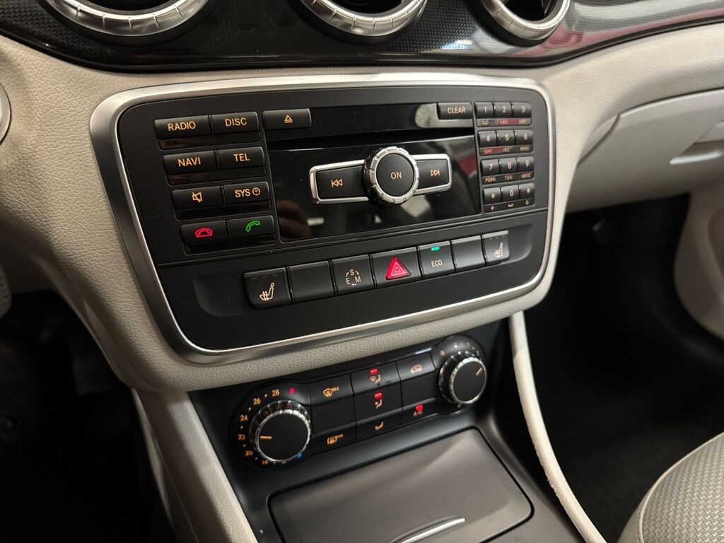 Mercedes-Benz CLA 2014 Musta